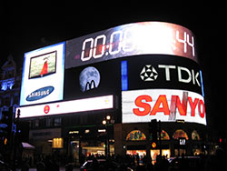 Earth Hour at Picadilly Circus - Avant